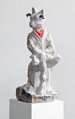 Trägt der Teufel Prada?, 2015, Untersberger Marmor/ Bleistift/ Bronze/ Blattgold