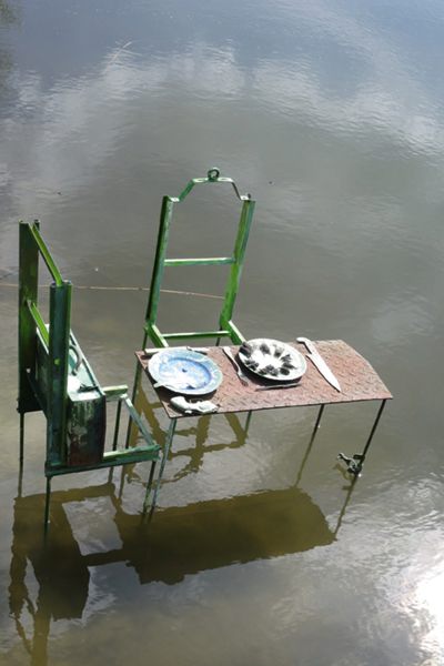 Britta Naumann: Stillleben. 2016, Rauminstallation/ Metallstücke, 120 x 80 x 60 cm