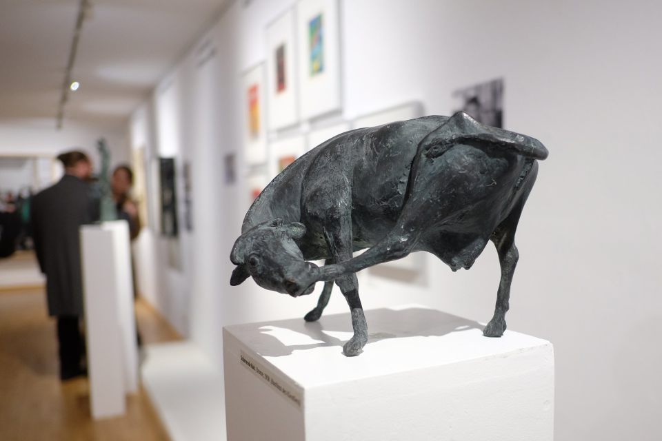 Jo Jastram: Scharrende Kuh, 1958, Bronze