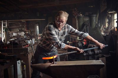 Mareike Timm: Schmied bei der Arbeit (aus der Serie Handwerker und Handwerkerinnen in Mecklenburg-Vorpommern), 2016, Fotografie