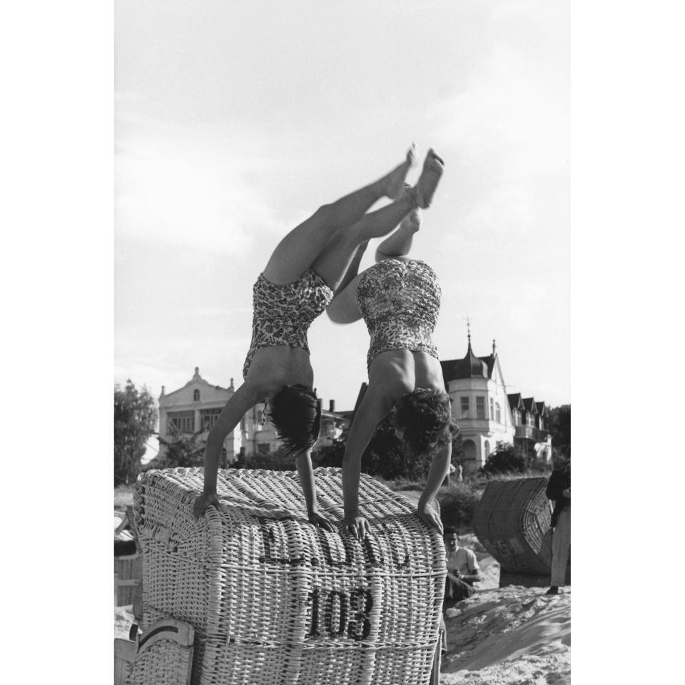 Wolf Grünke, o. T. (Strand Binz). 1957, Silbergelatineabzug