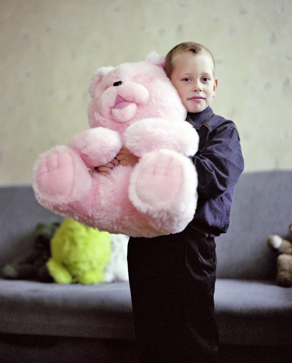Anastassia Khoroshilova: Toys, o.T. (Toy #1). 2006 c-print on dibond, 120 x 94 cm
