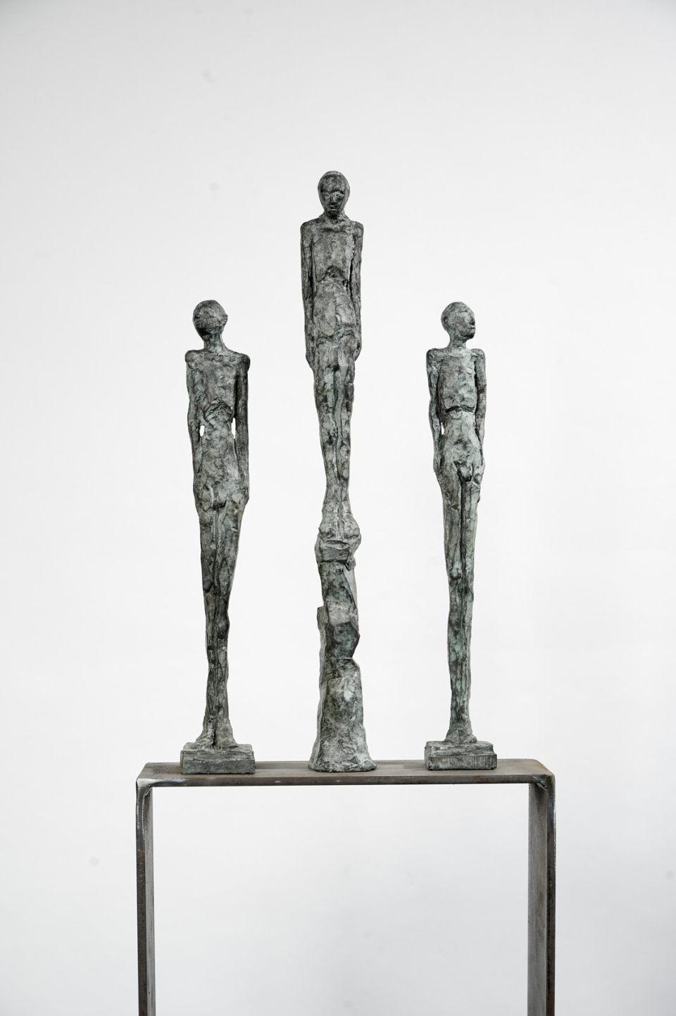 Christoph Dahlberg, Die Wächter der Wehmut, Bronze auf Stahl (4/7), 2015, 156x30x13cm (HXBXT)