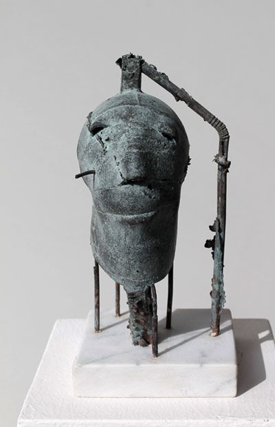 Die Geburt des Helmkopfes. Bronze, 2015