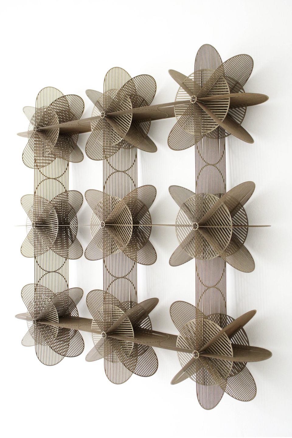 Stine Albrecht: Transparenz II, Pressspan gelasert, 2019/21, 90x90 cm, 15 cm tief (1.250,00 €)